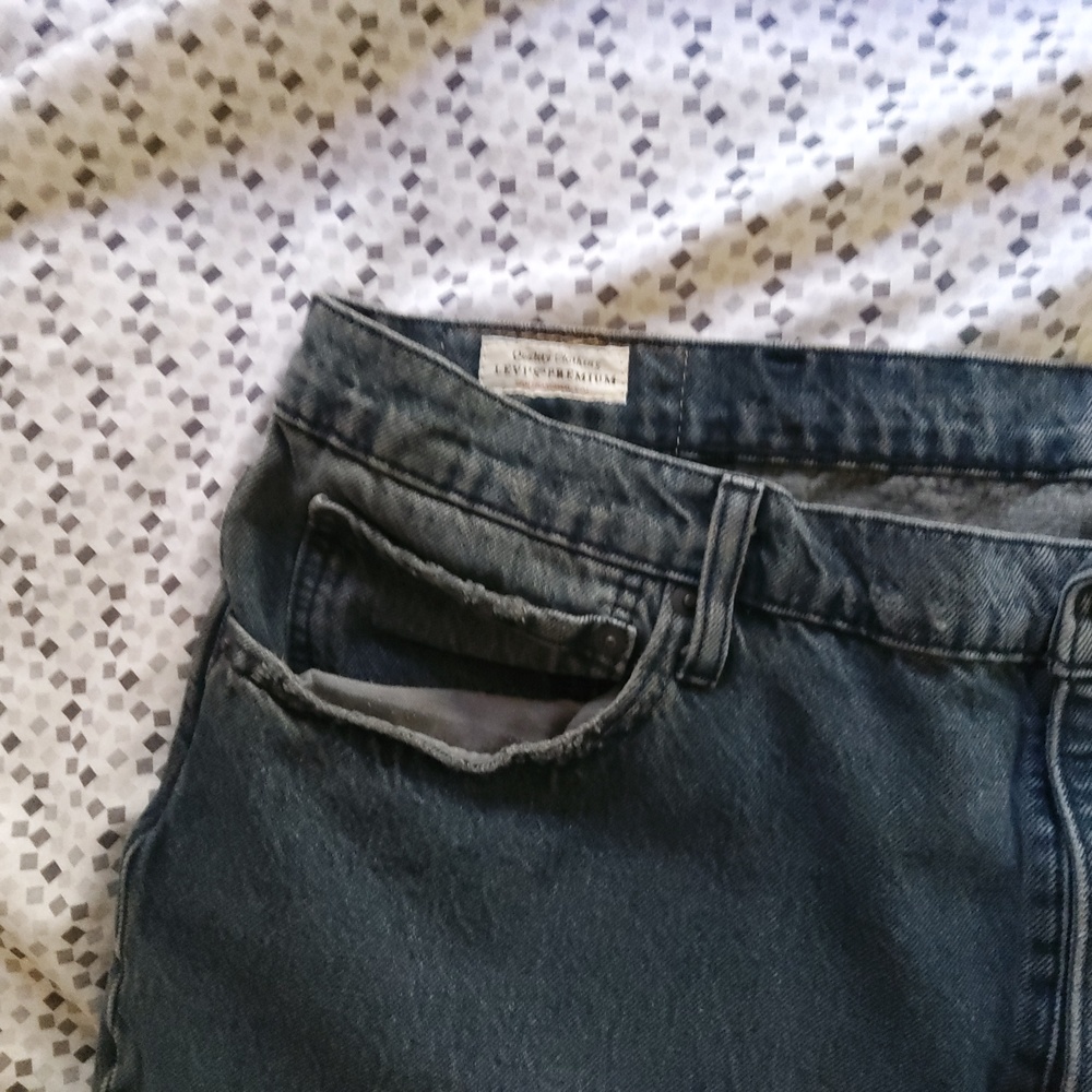 Levi's - Picture 2 of 4